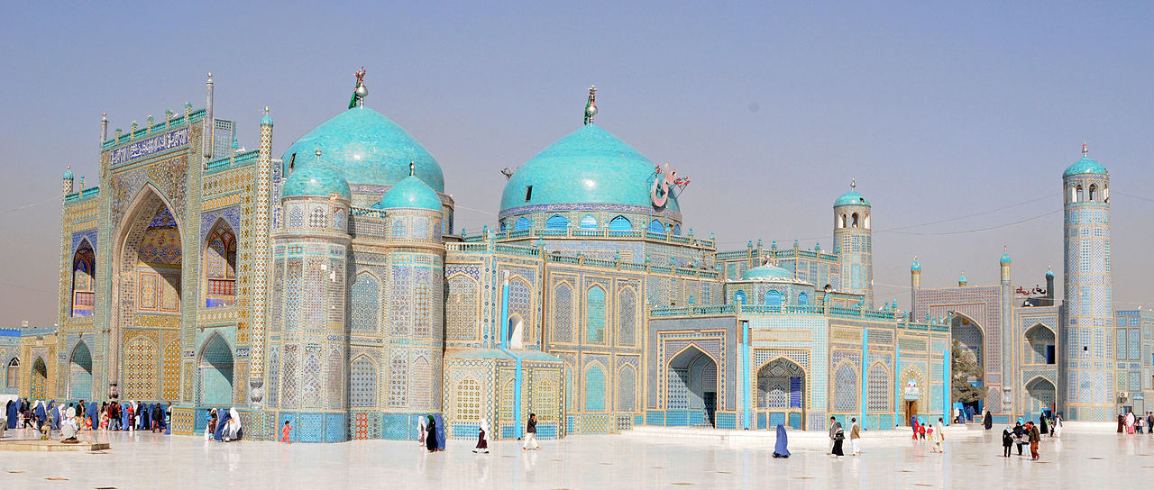 المسجد الأزرق في قلب مدينة 