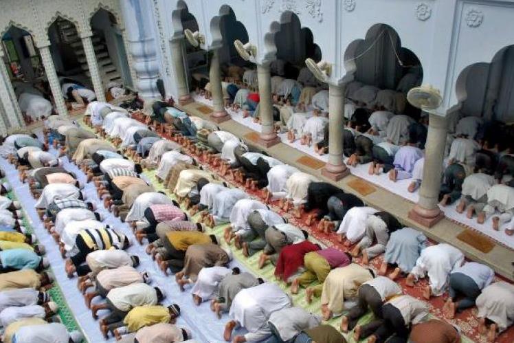 إجازة الموظفين الهنديين لمدة 90 دقيقة للحضور في صلاة الجمعة