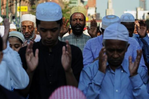 هكذا يحتفل المسلمون حول العالم بـ «عيد الفطر»