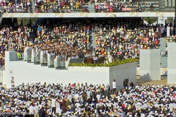 البابا فرنسيس يترأس قداسا تاريخيا في أبوظبي بحضور نحو 140 ألف مصل