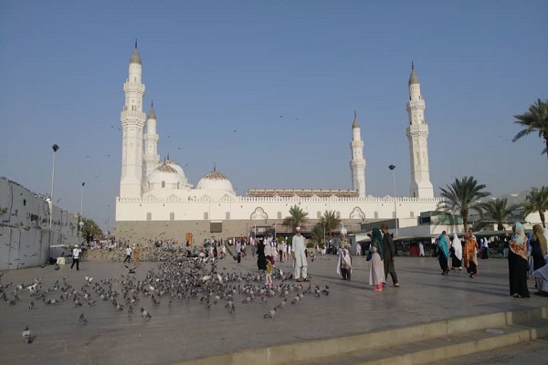 Members of Iranian Quranic Convoy Visit Medina Mosques