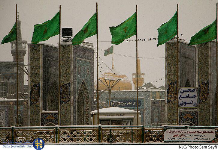 La nieve cubre el santuario del Imam Rida (P)