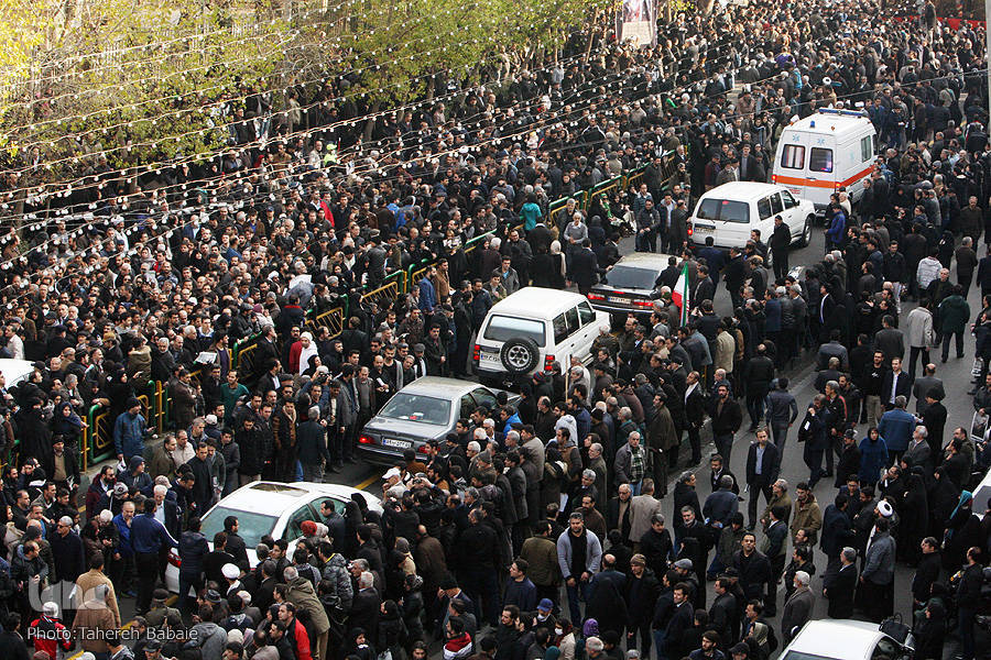 Cientos de miles de personas despiden al Ayatolá Rafsanyani