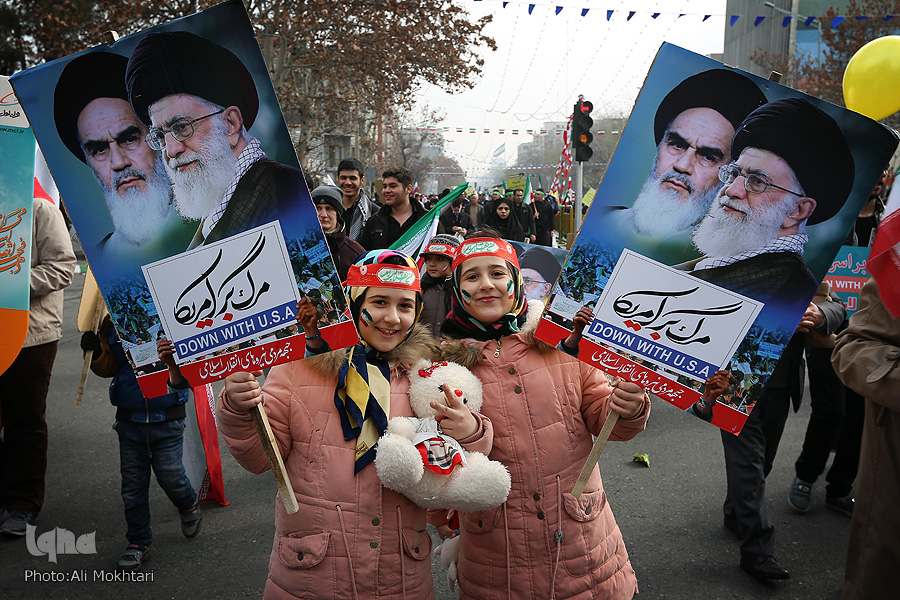 Marchas en ocasión del XXXVIII aniversario de la victoria de la Revolución Islámica
