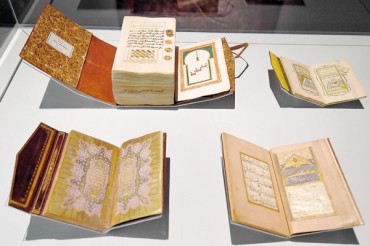 Exposición de raros manuscritos del Corán en Emiratos Árabes Unidos