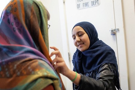 انگلیسی/ نمایش همبستگی زنان آمریکا با پوشیدن حجاب و شرکت در نماز + عکس