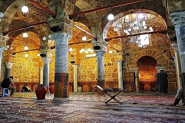 111 نسخه قرآن مسجد «بنزرت» تونس طعمه حریق شد