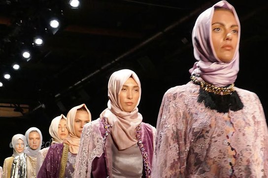 نمایش آخرین دستاوردهای طراحی پوشاک اسلامی در لندن نمایش آخرین دستاوردهای طراحی پوشاک اسلامی در لندن