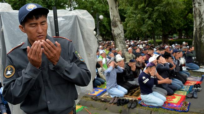 اقامه نماز عید فطر در کشورهای جهان + عکس