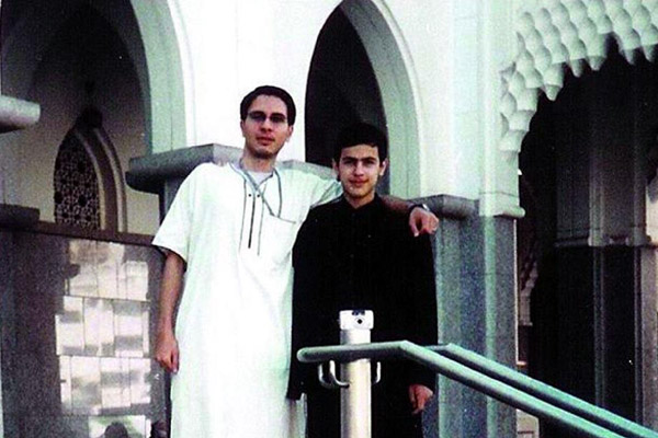حامد شاکرنژاد و شهید محسن حاجی حسنی کارگر حامد شاکرنژاد و شهید محسن حاجی حسنی کارگر