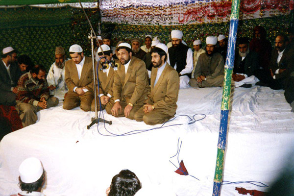 گروه تواشیح ثقلين اهواز در پاکستان 1997 میلادی گروه تواشیح ثقلين اهواز در پاکستان 1997 میلادی