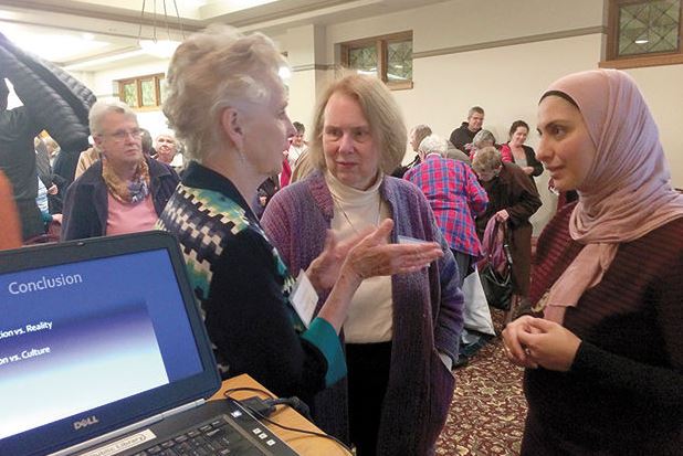 انگلیسی/ بررسی آیات قرآن در مورد زنان در کتابخانه «استیلواتر» آمریکا