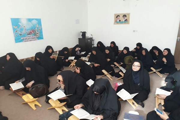 انس هرچه بیشتر بانوان قرآنی دهلران در محفل قرآن‌کریم