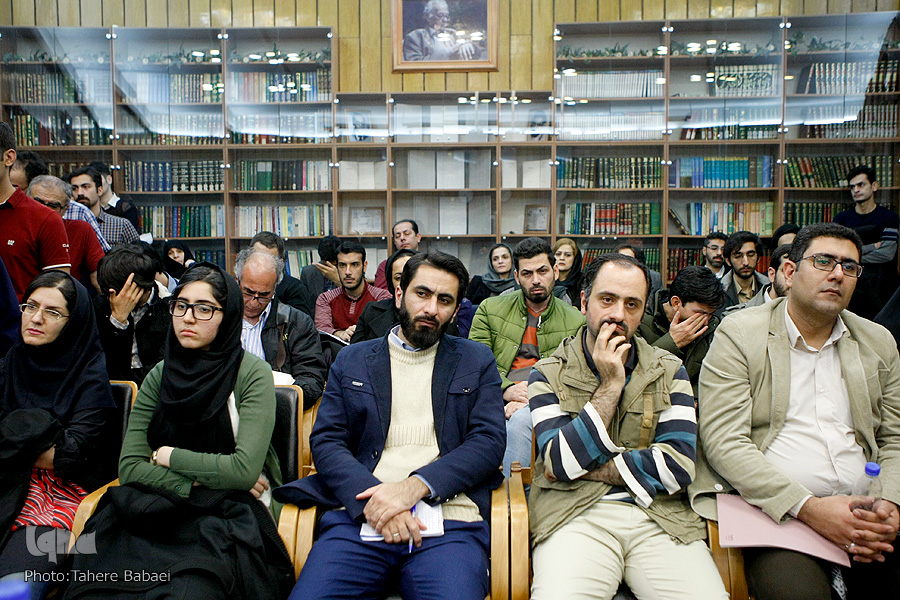 ابهام در خصوص «نظریه» و «کرسی نظریهپردازی فلسفی»/ ناقد مقاله خود هستم ابهام در خصوص «نظریه» و «کرسی نظریهپردازی فلسفی»/ ناقد مقاله خود هستم