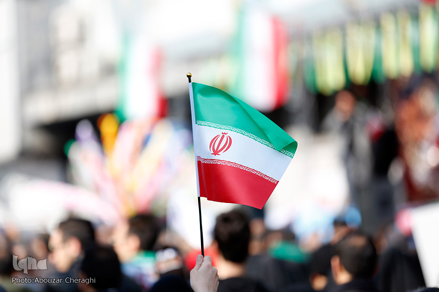 حماسه «تماشایی» در فجر فاطمی/ اهتزاز باشکوه پرچم عزت و افتخار ایران اسلامی