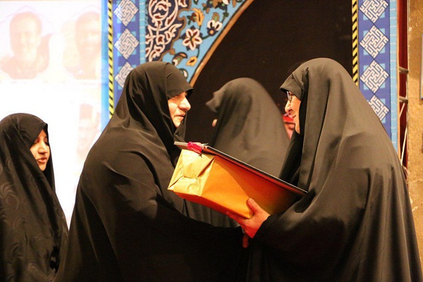 استقبال از نمایش خیابانی حراج در یادواره رسولان حرم مازندران استقبال از نمایش خیابانی حراج در یادواره رسولان حرم مازندران