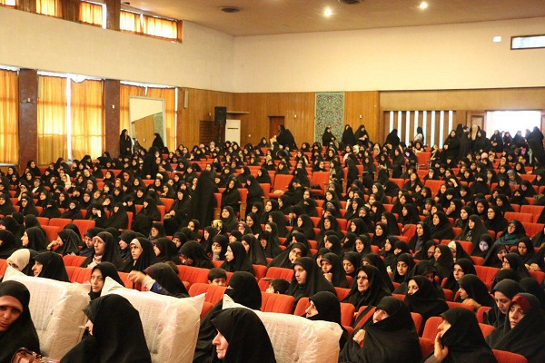 استقبال از نمایش خیابانی حراج در یادواره رسولان حرم مازندران استقبال از نمایش خیابانی حراج در یادواره رسولان حرم مازندران