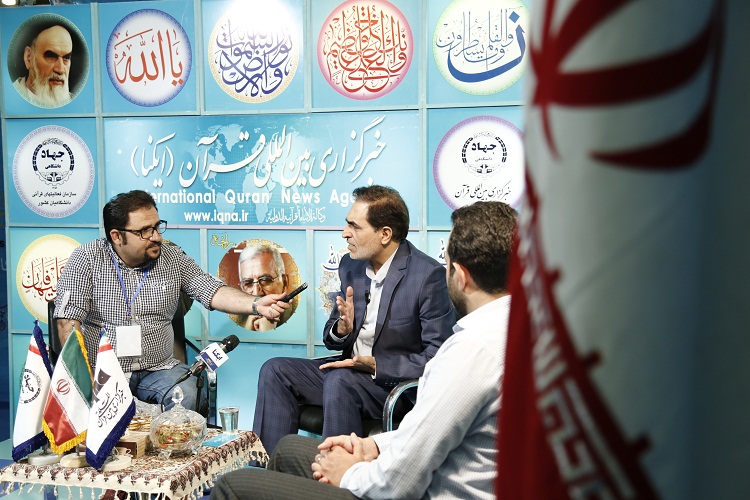 عابدینی در غرفه ایکنا گفت: خبرگزاری ایکنا نقش مهمی در هدایت مردم به سبک زندگی اسلامی دارد