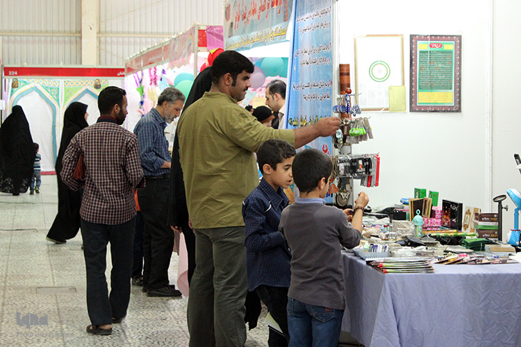 شب دوم چهادهمین نمایشگاه قرآن وعترت در اصفهان