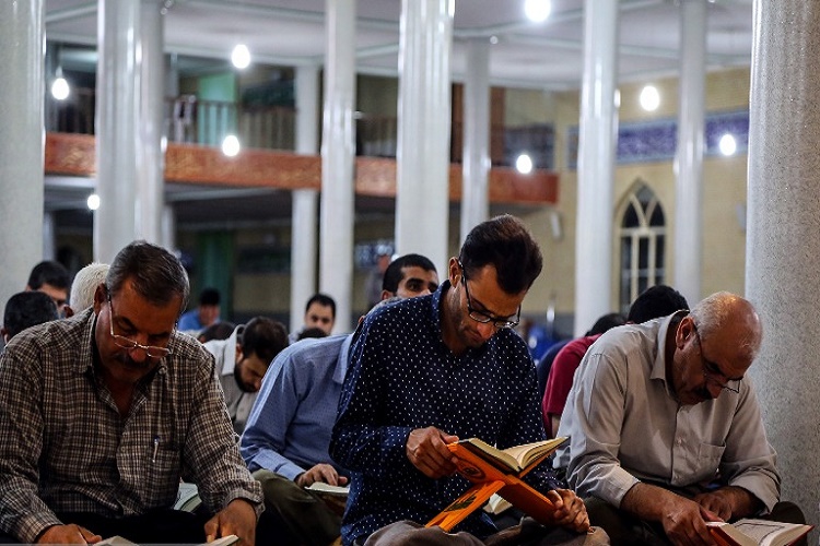 مراسم احیای شب قدر در مسجد قبای سنندج مراسم احیای شب قدر در مسجد قبای سنندج
