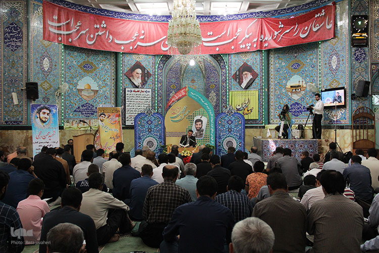 مراسم قرائت قرآن به یادبود شهید محسن حججی در مسجد جامع نجف آباد