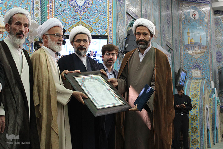 مراسم قرائت قرآن به یادبود شهید محسن حججی در مسجد جامع نجف آباد