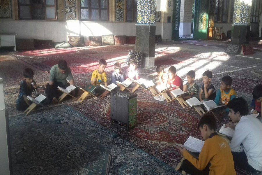 گزارش تصویری آموزش قرآن در مناطق محروم خرم‌آباد