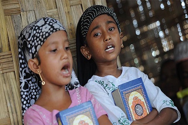 انگلیسی/ کودکان روهینگیا در اردوگاه‌های پناهندگان در بنگلادش قرآن یاد می‌گیرند
