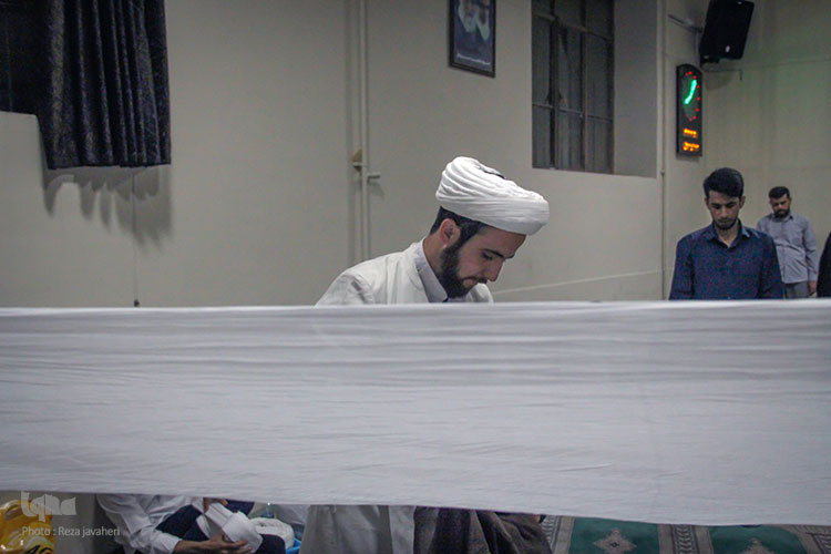 جشن معمم شدن طلاب حوزه علمیه اصفهان در شب عید غدیر خم به دست آیت الله مظاهری و با حضور آیت الله طباطبایی و استاندار محترم در مدرسه صدر برگزار شد. جشن معمم شدن طلاب حوزه علمیه اصفهان در شب عید غدیر خم به دست آیت الله مظاهری و با حضور آیت الله طباطبایی و استاندار محترم در مدرسه صدر برگزار شد.