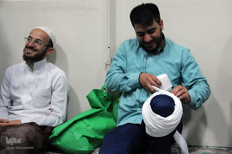 جشن معمم شدن طلاب حوزه علمیه اصفهان در شب عید غدیر خم به دست آیت الله مظاهری و با حضور آیت الله طباطبایی و استاندار محترم در مدرسه صدر برگزار شد. جشن معمم شدن طلاب حوزه علمیه اصفهان در شب عید غدیر خم به دست آیت الله مظاهری و با حضور آیت الله طباطبایی و استاندار محترم در مدرسه صدر برگزار شد.