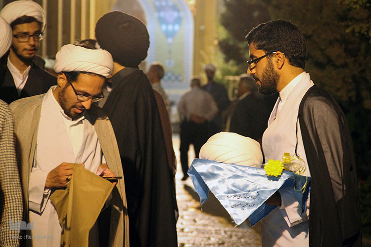 جشن معمم شدن طلاب حوزه علمیه اصفهان در شب عید غدیر خم به دست آیت الله مظاهری و با حضور آیت الله طباطبایی و استاندار محترم در مدرسه صدر برگزار شد. جشن معمم شدن طلاب حوزه علمیه اصفهان در شب عید غدیر خم به دست آیت الله مظاهری و با حضور آیت الله طباطبایی و استاندار محترم در مدرسه صدر برگزار شد.