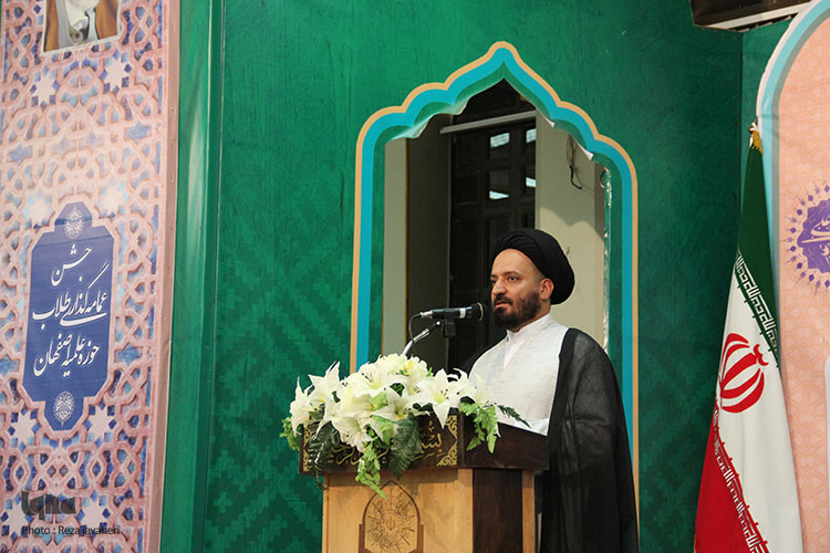 جشن معمم شدن طلاب حوزه علمیه اصفهان در شب عید غدیر خم به دست آیت الله مظاهری و با حضور آیت الله طباطبایی و استاندار محترم در مدرسه صدر برگزار شد. جشن معمم شدن طلاب حوزه علمیه اصفهان در شب عید غدیر خم به دست آیت الله مظاهری و با حضور آیت الله طباطبایی و استاندار محترم در مدرسه صدر برگزار شد.
