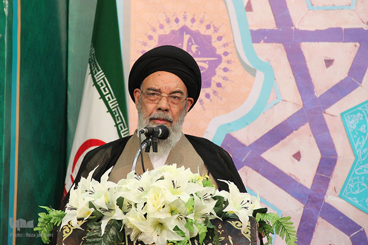 جشن معمم شدن طلاب حوزه علمیه اصفهان در شب عید غدیر خم به دست آیت الله مظاهری و با حضور آیت الله طباطبایی و استاندار محترم در مدرسه صدر برگزار شد. جشن معمم شدن طلاب حوزه علمیه اصفهان در شب عید غدیر خم به دست آیت الله مظاهری و با حضور آیت الله طباطبایی و استاندار محترم در مدرسه صدر برگزار شد.