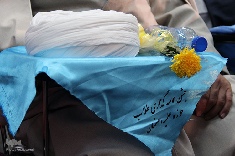 جشن معمم شدن طلاب حوزه علمیه اصفهان در شب عید غدیر خم به دست آیت الله مظاهری و با حضور آیت الله طباطبایی و استاندار محترم در مدرسه صدر برگزار شد. جشن معمم شدن طلاب حوزه علمیه اصفهان در شب عید غدیر خم به دست آیت الله مظاهری و با حضور آیت الله طباطبایی و استاندار محترم در مدرسه صدر برگزار شد.