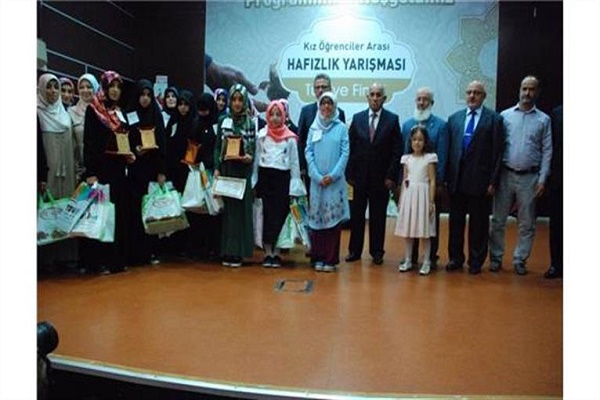 دانش‌آموز سوریه‌ای رتبه دوم مسابقات حفظ قرآن ترکیه را کسب کرد