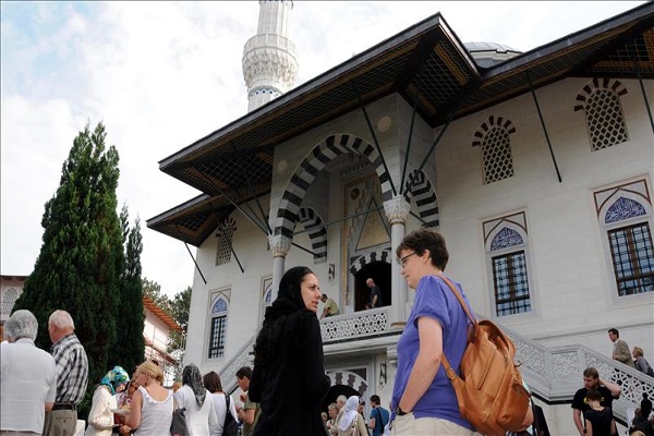 انگلیسی/ پیشنهاد وزیر کشور آلمان برای رسمیت شناخته شدن تعطیلات اسلامی