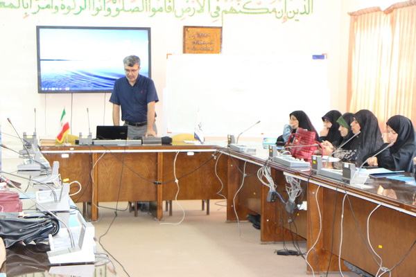 گزارش تصویری کارگاه مدل کسب و کار خلاقانه و ترویج ارزش‌های قرآنی در هادی شهر