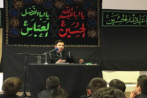 مجلس عاشورایی مبلغ جوان در انگلیس + عکس مجلس عاشورایی مبلغ جوان در انگلیس + عکس