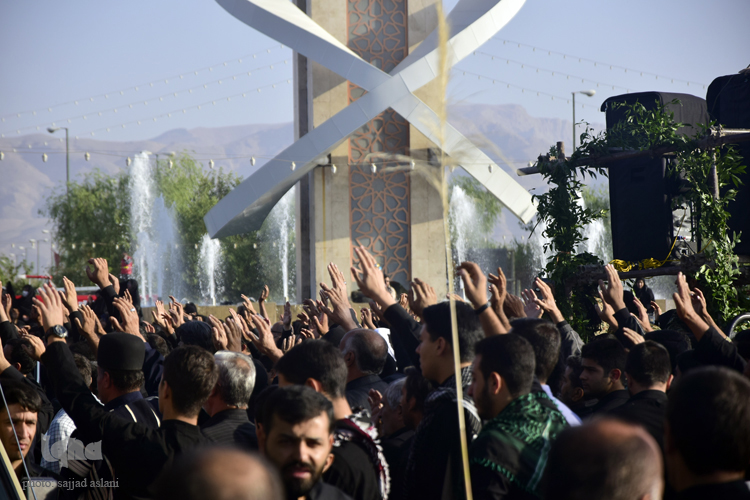 گزارش تصویری ایکنا از مراسم خا پاری شهید حججی در نجف آباد گزارش تصویری ایکنا از مراسم خا پاری شهید حججی در نجف آباد