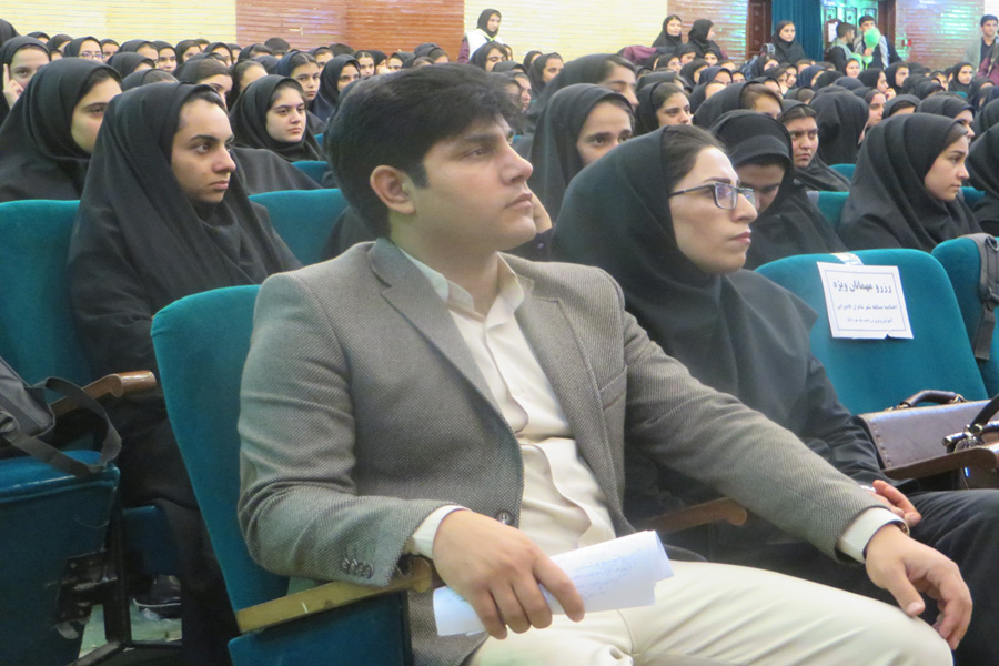 گزارش تصویری اختتامیه مسابقه «شعر شاعران عاشورایی» در م آباد گزارش تصویری اختتامیه مسابقه «شعر شاعران عاشورایی» در م آباد