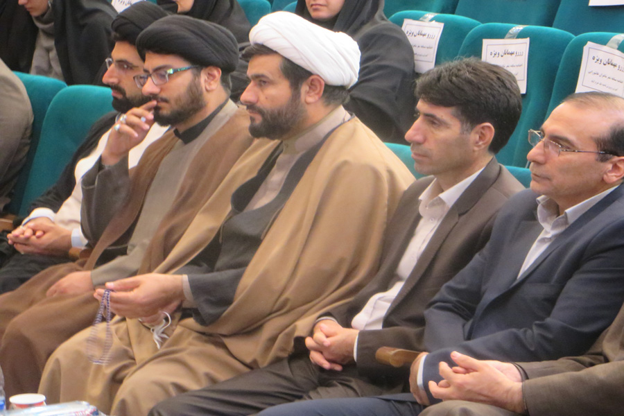 گزارش تصویری اختتامیه مسابقه «شعر شاعران عاشورایی» در م آباد گزارش تصویری اختتامیه مسابقه «شعر شاعران عاشورایی» در م آباد