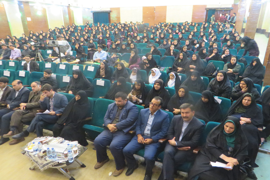 گزارش تصویری اختتامیه مسابقه «شعر شاعران عاشورایی» در م آباد گزارش تصویری اختتامیه مسابقه «شعر شاعران عاشورایی» در م آباد