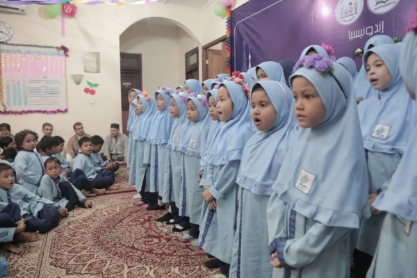آستان حسینی از کودکان حافظ قرآن اندونزی تقدیر کرد