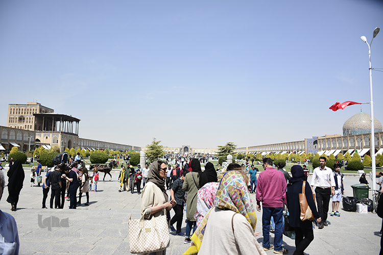 بازدید مسافران نوروزی ار چهل ستون و میدان نقش جهان بازدید مسافران نوروزی ار چهل ستون و میدان نقش جهان