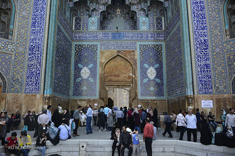 بازدید مسافران نوروزی ار چهل ستون و میدان نقش جهان بازدید مسافران نوروزی ار چهل ستون و میدان نقش جهان