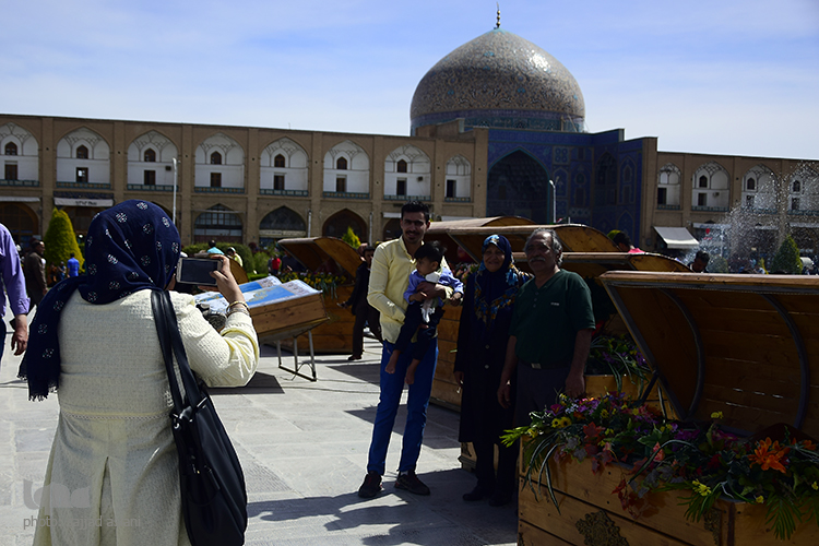 بازدید مسافران نوروزی ار چهل ستون و میدان نقش جهان بازدید مسافران نوروزی ار چهل ستون و میدان نقش جهان