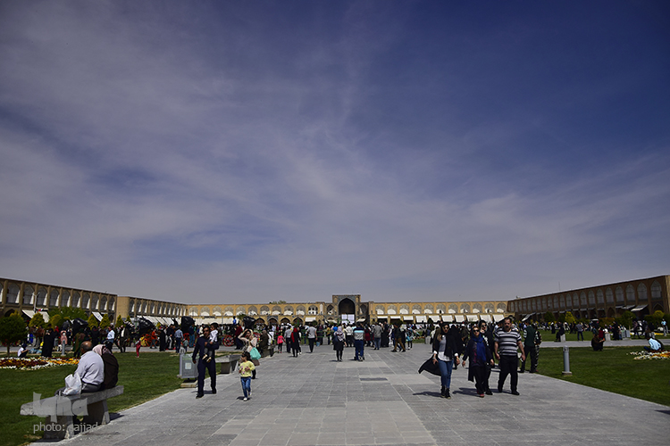 بازدید مسافران نوروزی ار چهل ستون و میدان نقش جهان بازدید مسافران نوروزی ار چهل ستون و میدان نقش جهان