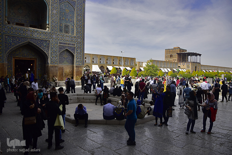 بازدید مسافران نوروزی ار چهل ستون و میدان نقش جهان بازدید مسافران نوروزی ار چهل ستون و میدان نقش جهان