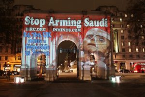 یادبود روحانی مبارز سعودی در میدان پرتردد لندن + عکس