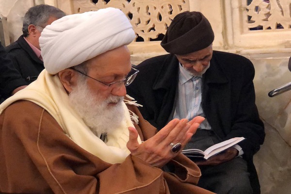 آیتالله عیسی قاسم در حرم امام رضا (ع) + تصاویر آیتالله عیسی قاسم در حرم امام رضا (ع) + تصاویر